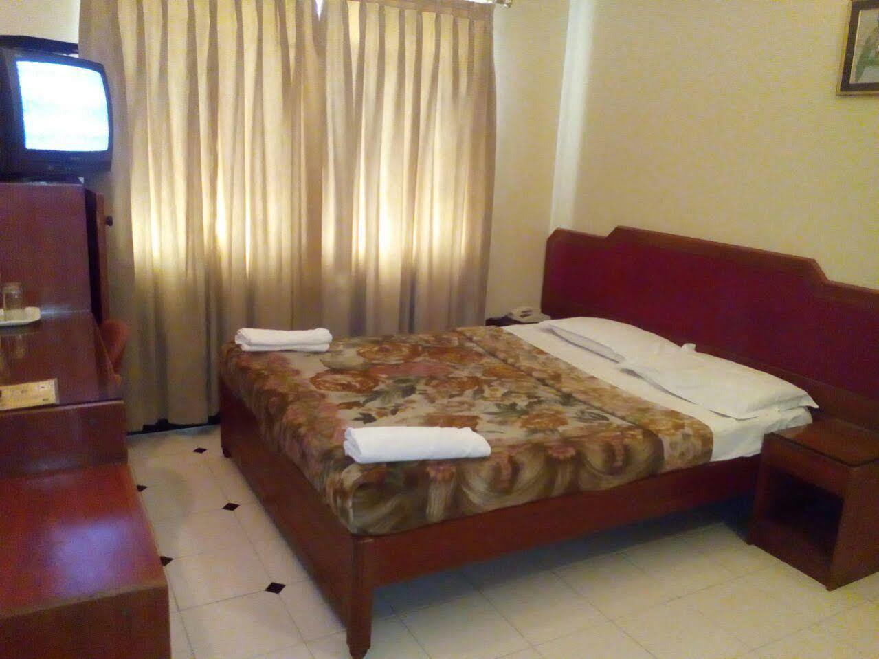 Hotel Bombay Tiffanys Mysore Exteriör bild